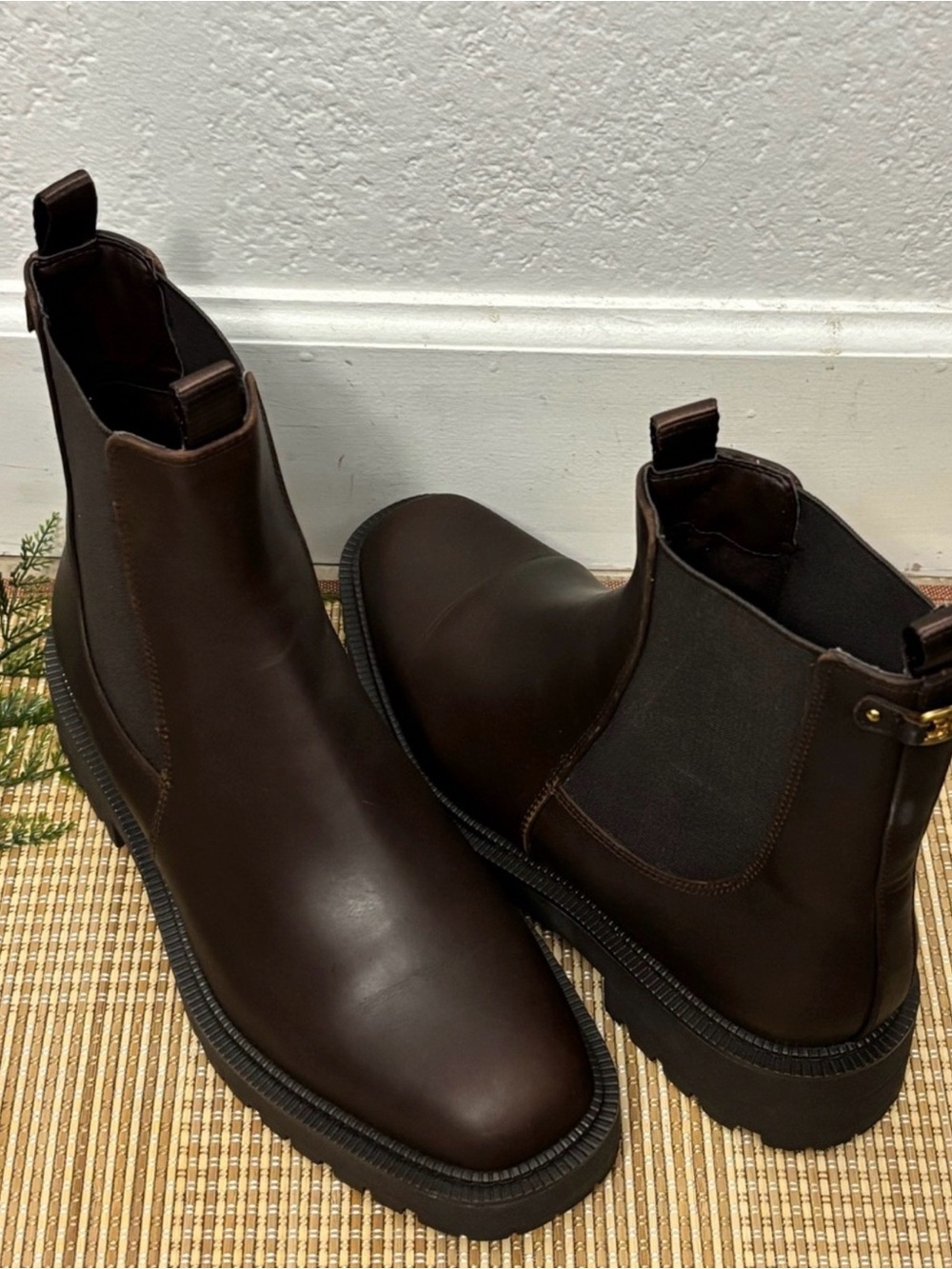 Women's Chelsea Ankle Boots in Dark Brown Leather
